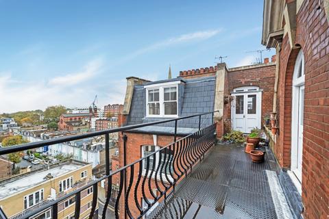 4 bedroom flat to rent, Moscow Road, Bayswater, London, W2