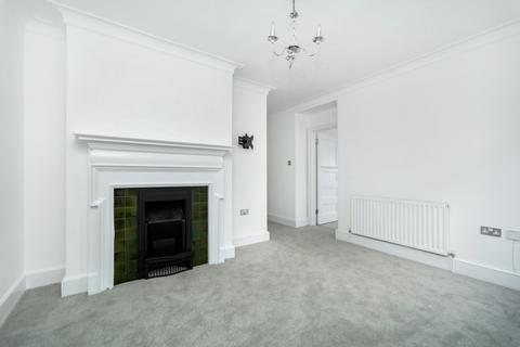 4 bedroom flat to rent, Moscow Road, Bayswater, London, W2