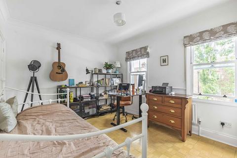 52 Shacklegate Lane, Teddington, TW11 8SH