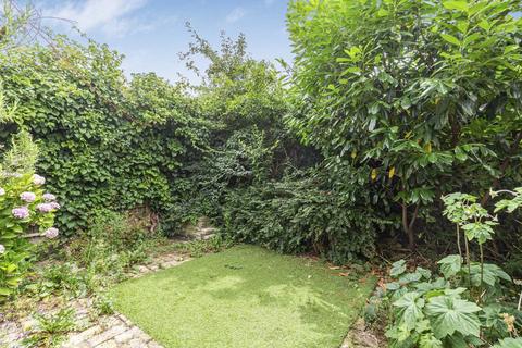 52 Shacklegate Lane, Teddington, TW11 8SH