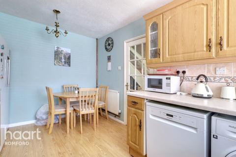 167 Great Cullings, Rush Green, Romford, RM7 0YR