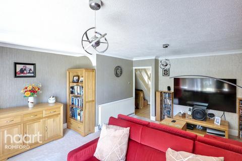 167 Great Cullings, Rush Green, Romford, RM7 0YR