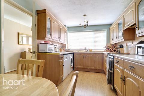 167 Great Cullings, Rush Green, Romford, RM7 0YR