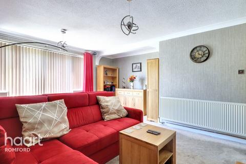 167 Great Cullings, Rush Green, Romford, RM7 0YR
