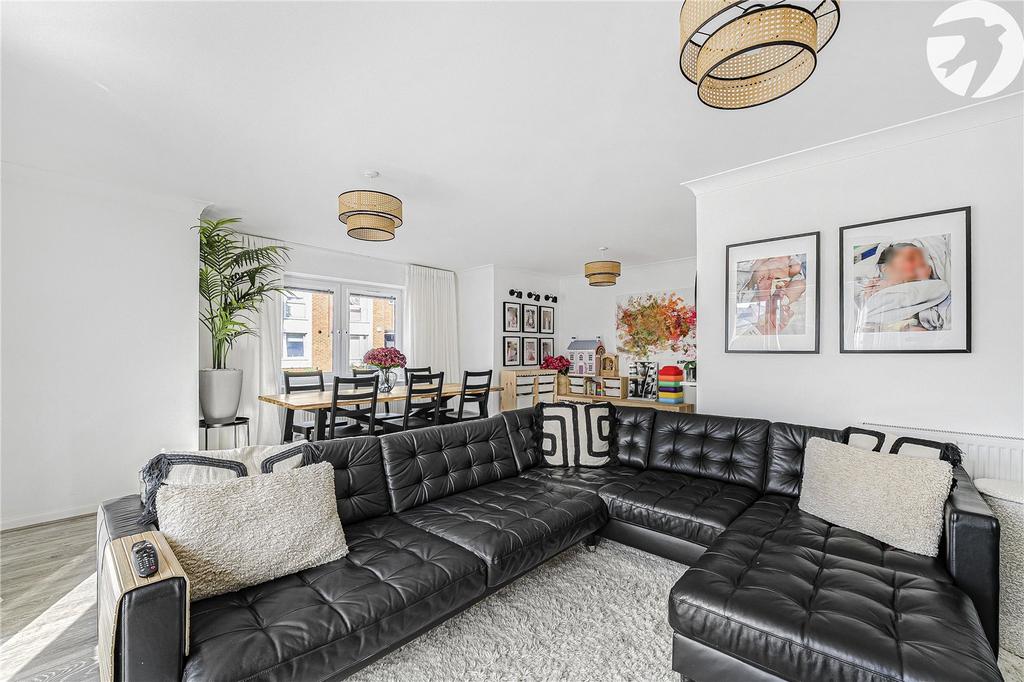 Living Room/Dining