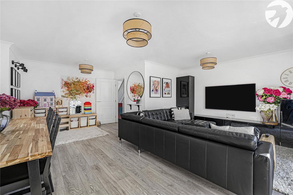 Living Room/Dining