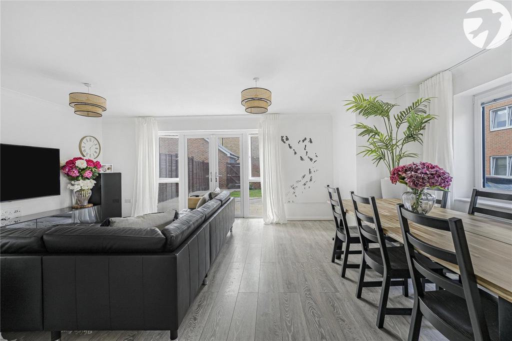 Living Room/Dining