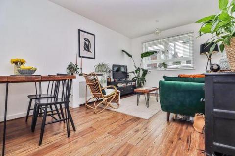 2 bedroom flat to rent, Collingwood Road, Southsea