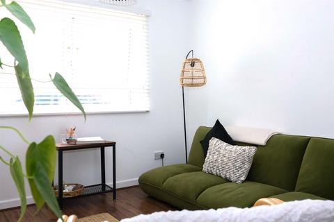 2 bedroom flat to rent, Collingwood Road, Southsea