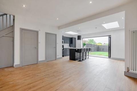 4 bedroom semi-detached house for sale, Heather Road, London SE12
