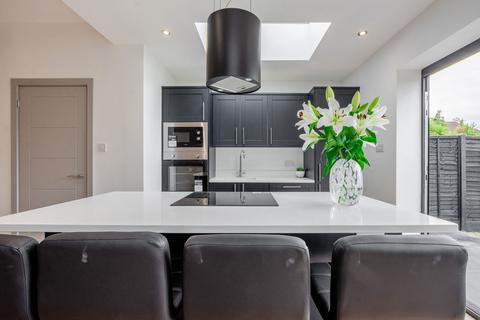 4 bedroom semi-detached house for sale, Heather Road, London SE12