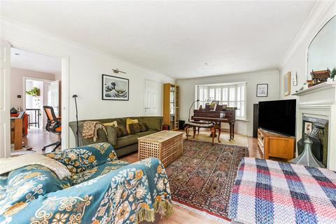 6 Sarum Close, Winchester, SO22 5LY