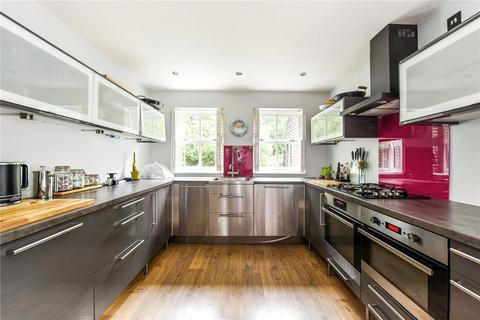 6 Sarum Close, Winchester, SO22 5LY