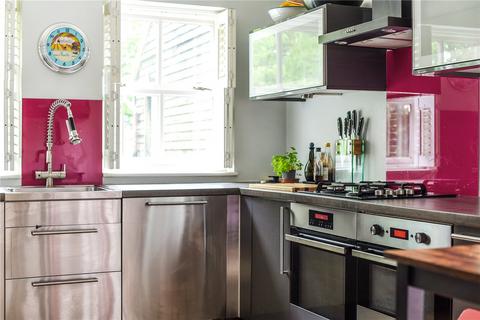6 Sarum Close, Winchester, SO22 5LY