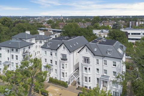 Lockwood House, Oak Hill Road KT6