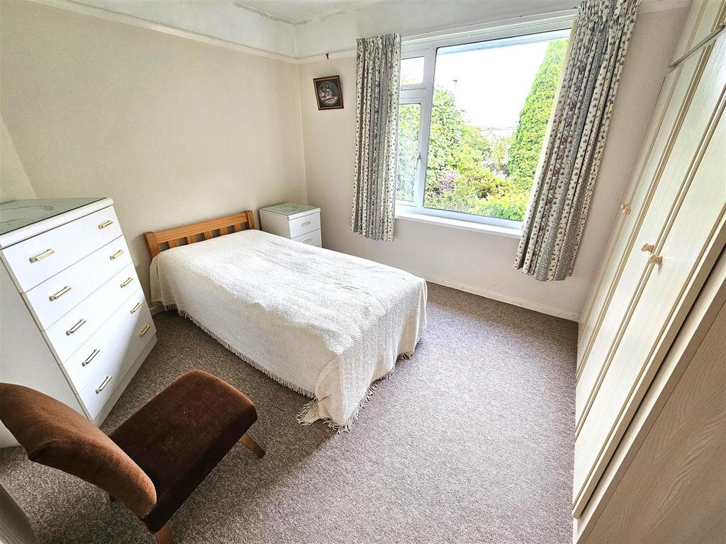 Bedroom 1.jpg