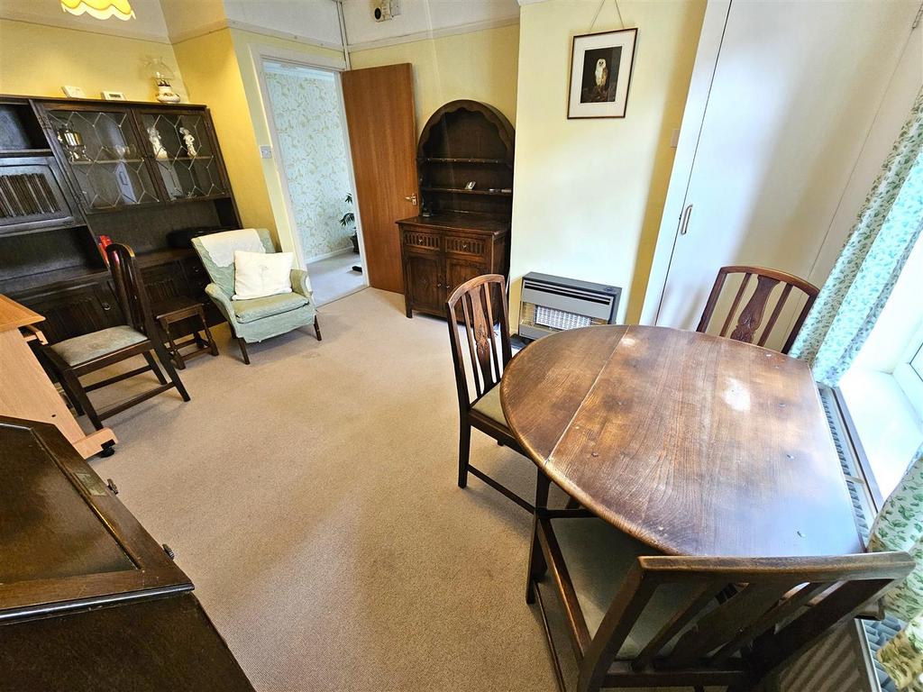 Dining Room (2).jpg