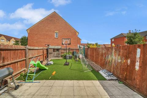 3 bedroom terraced house for sale, Westfield Gardens, Romford RM6