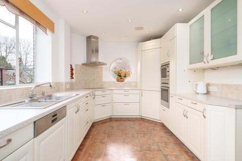 3 bedroom flat for sale, Fairacres, Roehampton Lane, London