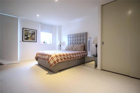 3 bedroom flat to rent, Tudway Road, London