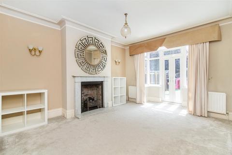 4 bedroom semi-detached house to rent, Southwood Gardens, Newcastle Upon Tyne