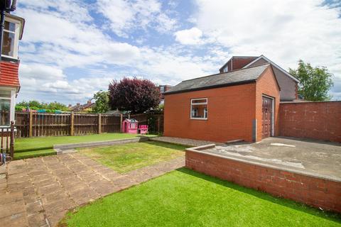 4 bedroom semi-detached house to rent, Southwood Gardens, Newcastle Upon Tyne