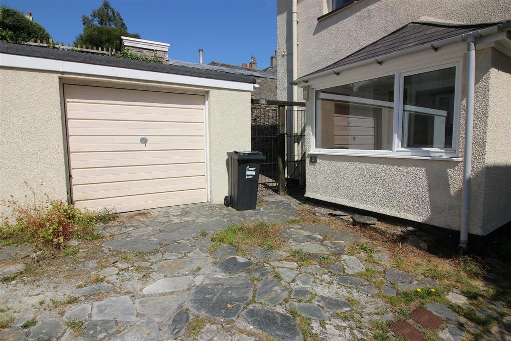 GARAGE &amp; DRIVEWAY