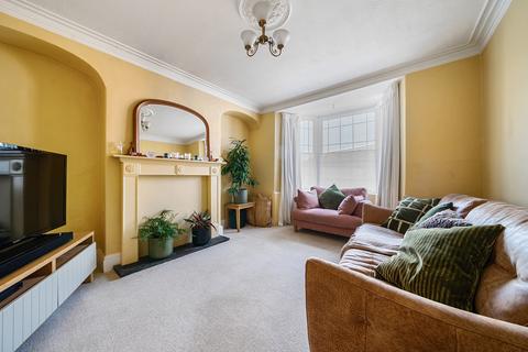 2 Gloucester Road, Thornbury, Bristol, BS35 1DG