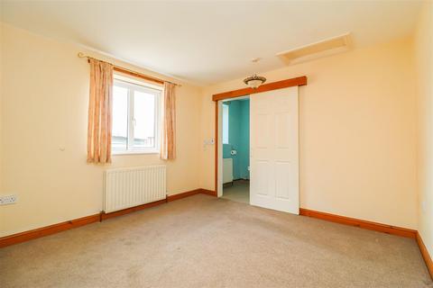4 bedroom semi-detached house for sale, Castle Crescent, Dewsbury WF12