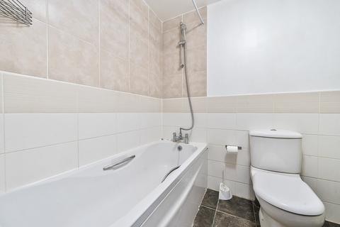 3 bedroom terraced house for sale, Kew Close, Chase Cross RM1