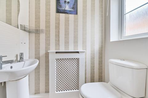 12 Kew Close, Romford, RM1 4WJ