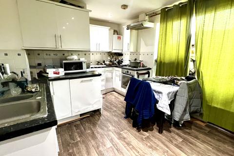 undefined, Bellview Court, Hanworth Road, Hounslow, TW3
