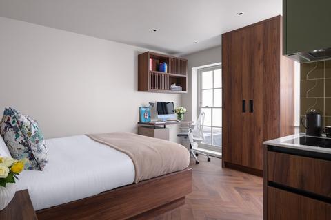 Studio to rent, Cromwell Road, South Kensington, London SW7