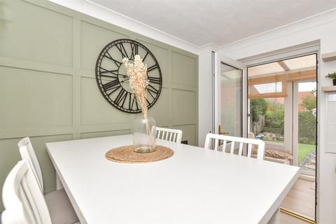 24 Barra Glade, Wickford, SS12 9GU