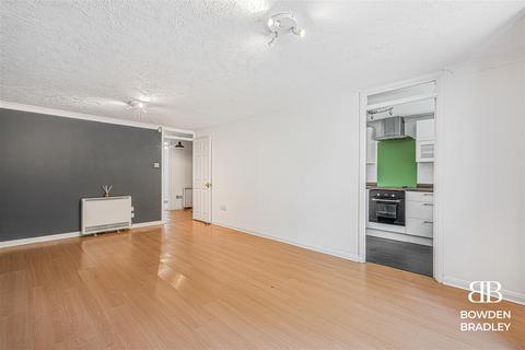 2 bedroom flat for sale, Davids Way, Hainault