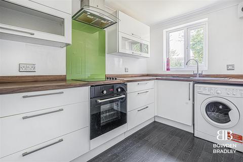 2 bedroom flat for sale, Davids Way, Hainault