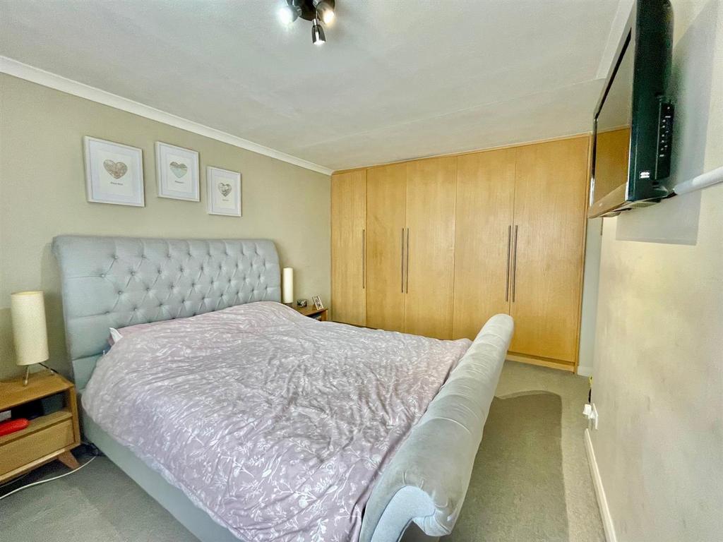 12 Greville Close Bed 1 v2.jpg
