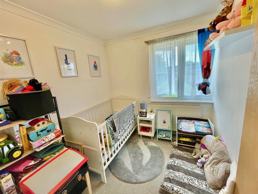 12 Greville Close Bed 3.jpg