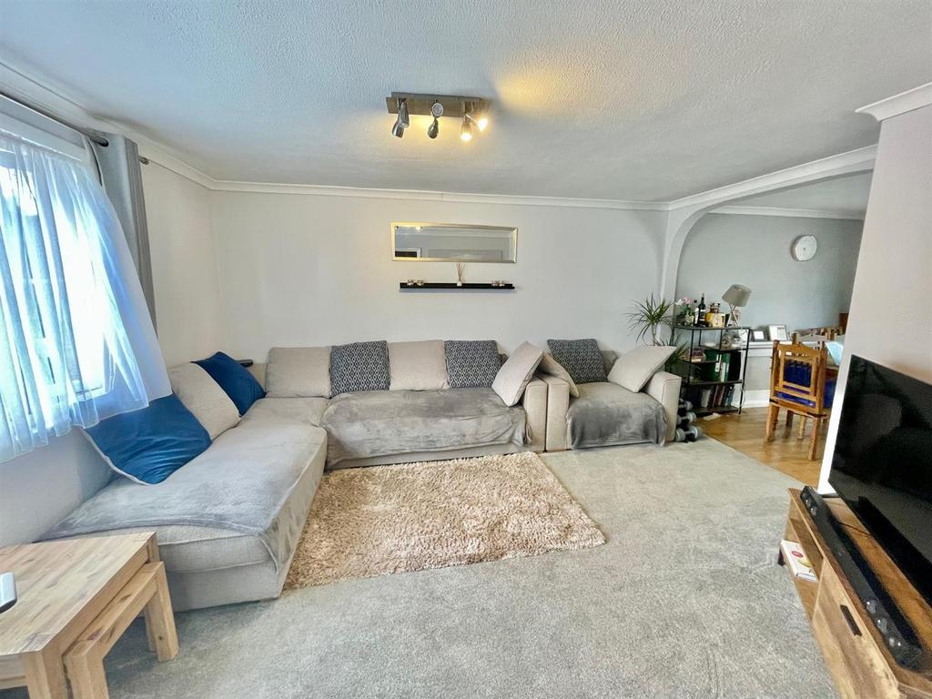 12 Greville Close Lounge.jpg
