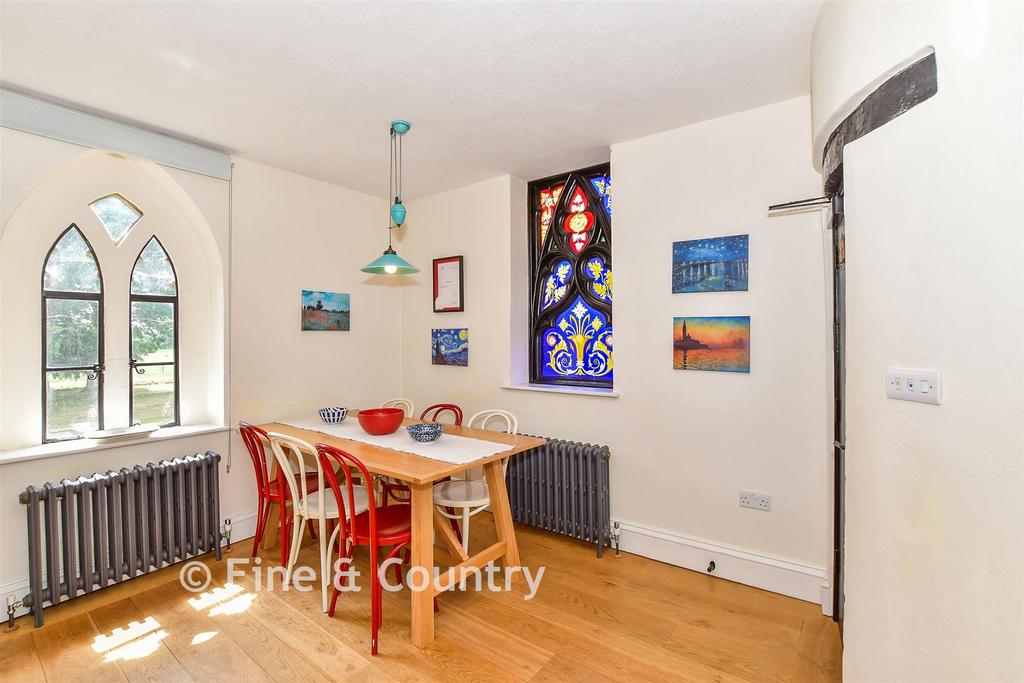 Kitchen/ Breakfast Room
