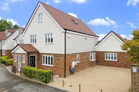 4 bedroom detached house for sale, Oak Hill Road, Stapleford Abbotts, RM4