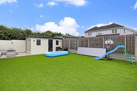 4 bedroom detached house for sale, Oak Hill Road, Stapleford Abbotts, RM4