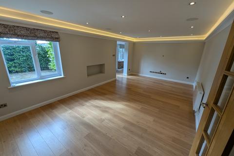 5 bedroom detached house to rent, Kingfisher Close, Northwood HA6