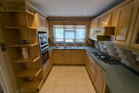 5 bedroom detached house to rent, Kingfisher Close, Northwood HA6
