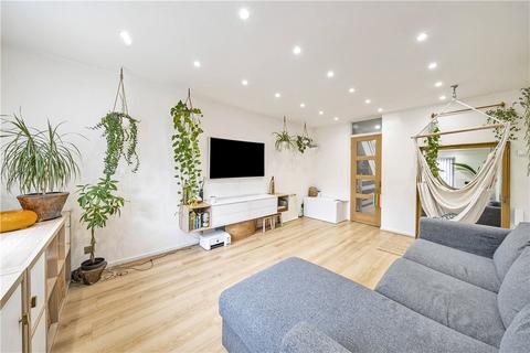 3 bedroom maisonette for sale, Mortlock Close, London