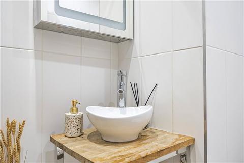 3 bedroom maisonette for sale, Mortlock Close, London