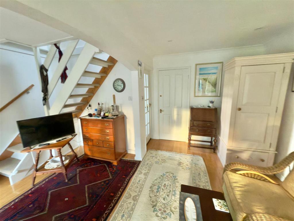 Living Room 2.jpg