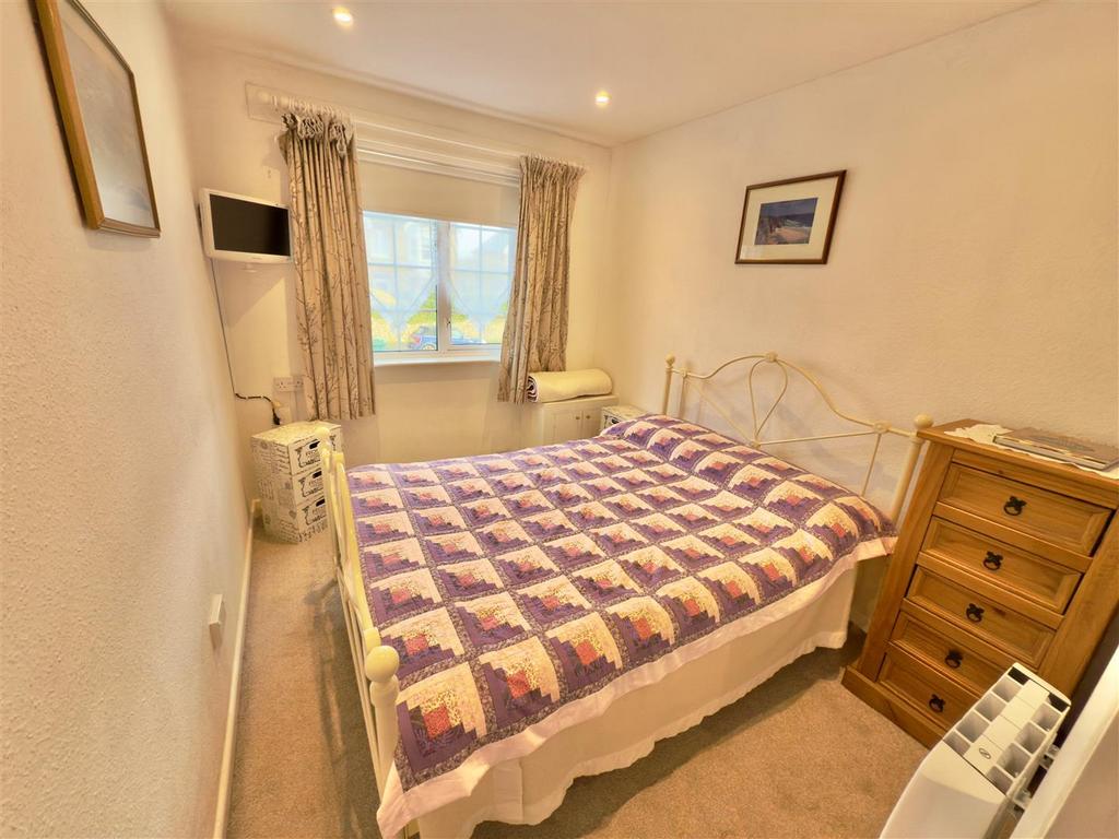Bedroom 1.jpg