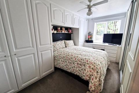 1 bedroom flat for sale, Rosewood Court, Chadwell Heath Lane , Romford RM6 4YJ
