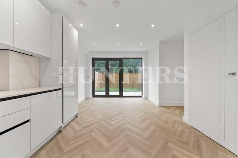 undefined, Larkshall Road, London, E4